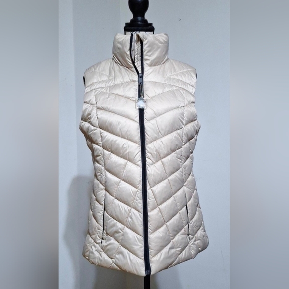 Big Chill Jackets & Blazers - Big Chill Quilted Puffer Vest in Cream with Black Trim